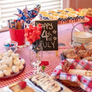 13 Patriotic Tables & Centerpieces With DIYs To Celebrate The Red, White & Blue