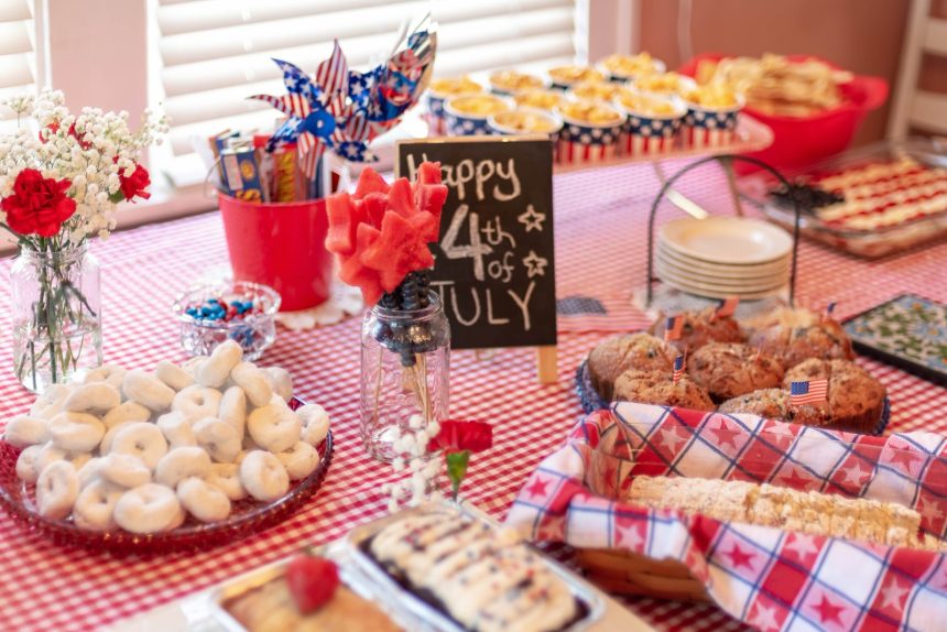 13 Patriotic Tables & Centerpieces With DIYs To Celebrate The Red, White & Blue
