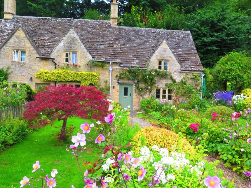 17 Cottage Garden Ideas for Charming Outdoors