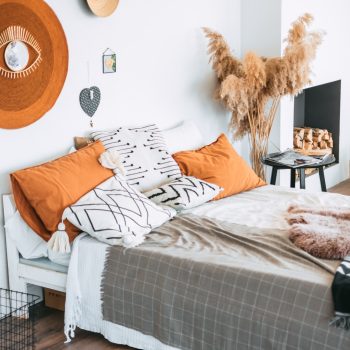 8 Warm & Inviting Fall Bedroom Decor Ideas