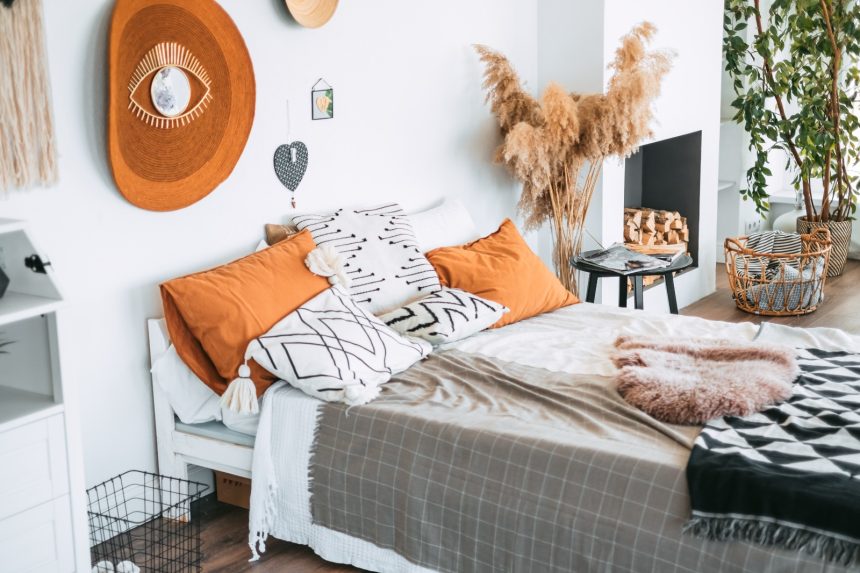 8 Warm & Inviting Fall Bedroom Decor Ideas