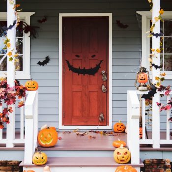 7+ DIY Outdoor Halloween Decorations to Spookify Your Yard