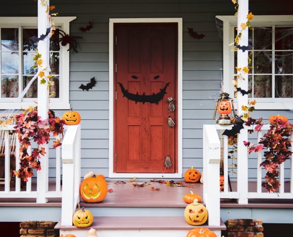 7+ DIY Outdoor Halloween Decorations to Spookify Your Yard
