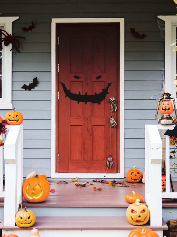 7+ DIY Outdoor Halloween Decorations to Spookify Your Yard
