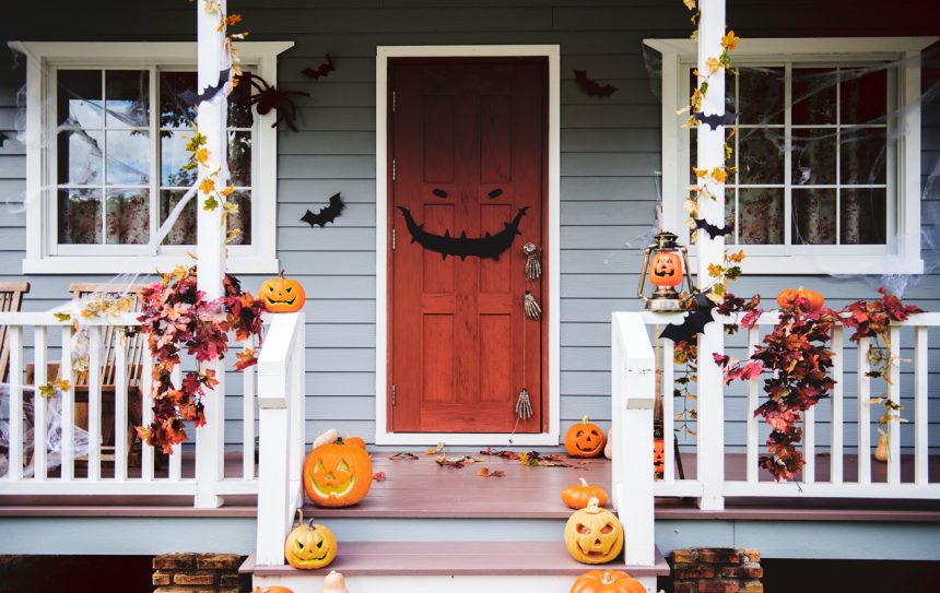 7+ DIY Outdoor Halloween Decorations to Spookify Your Yard